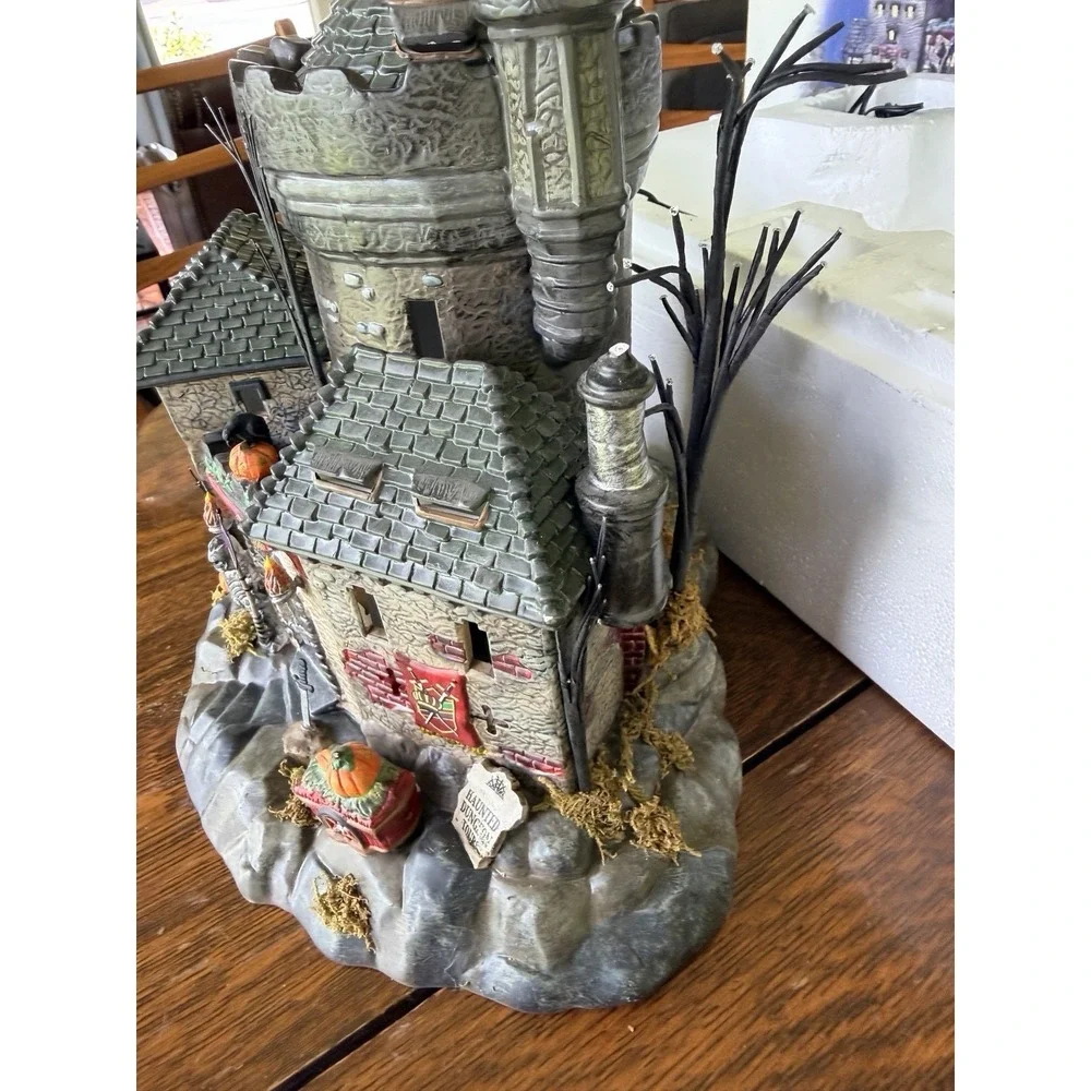 Dept. 56 Original Snow Village Halloween Castle Blackstone Lights & Sounds Work!
